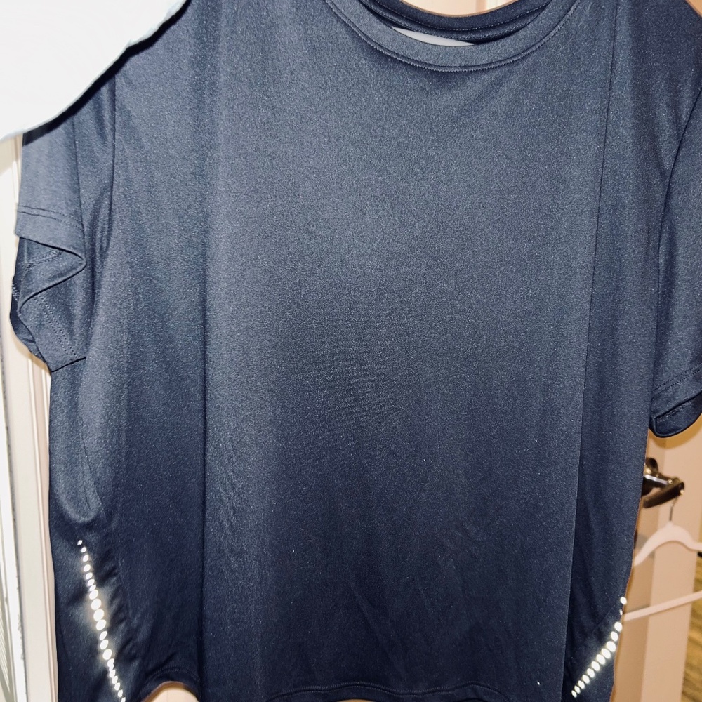 Workout top bundle - Picture 5 of 7